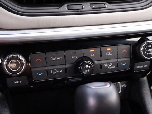 Used 2025 Jeep Compass Limited AWD/4WD image 17