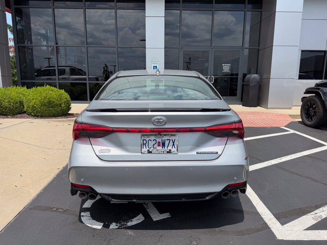 Used 2019 Toyota Avalon Touring w/ Advanced Safety Package FWD image 4