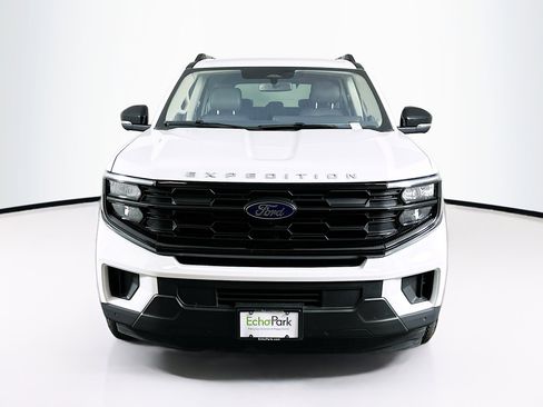 Used 2025 Ford Expedition Active AWD/4WD image 2