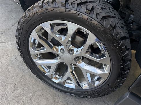 Used 2018 Chevrolet Silverado 1500 LT w/ All Star Edition AWD/4WD image 10