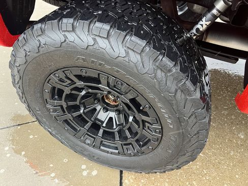 Used 2023 Ford F150 Lariat w/ Equipment Group 502A High image 8