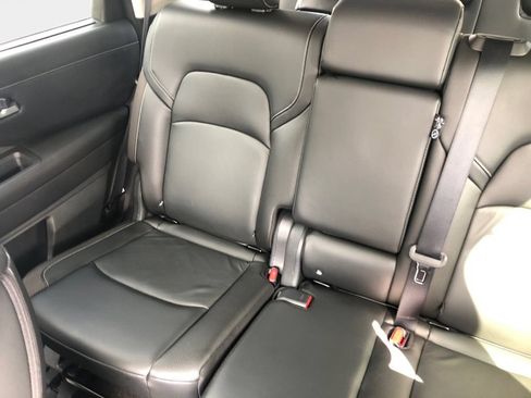 Used 2023 Nissan Pathfinder SL w/ Lighting Package (N92) FWD image 9