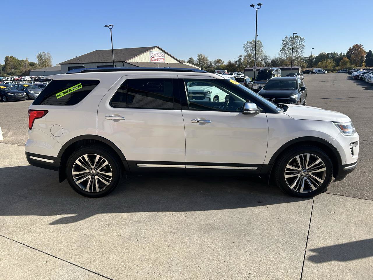 Used 2018 Ford Explorer Platinum AWD/4WD image 4