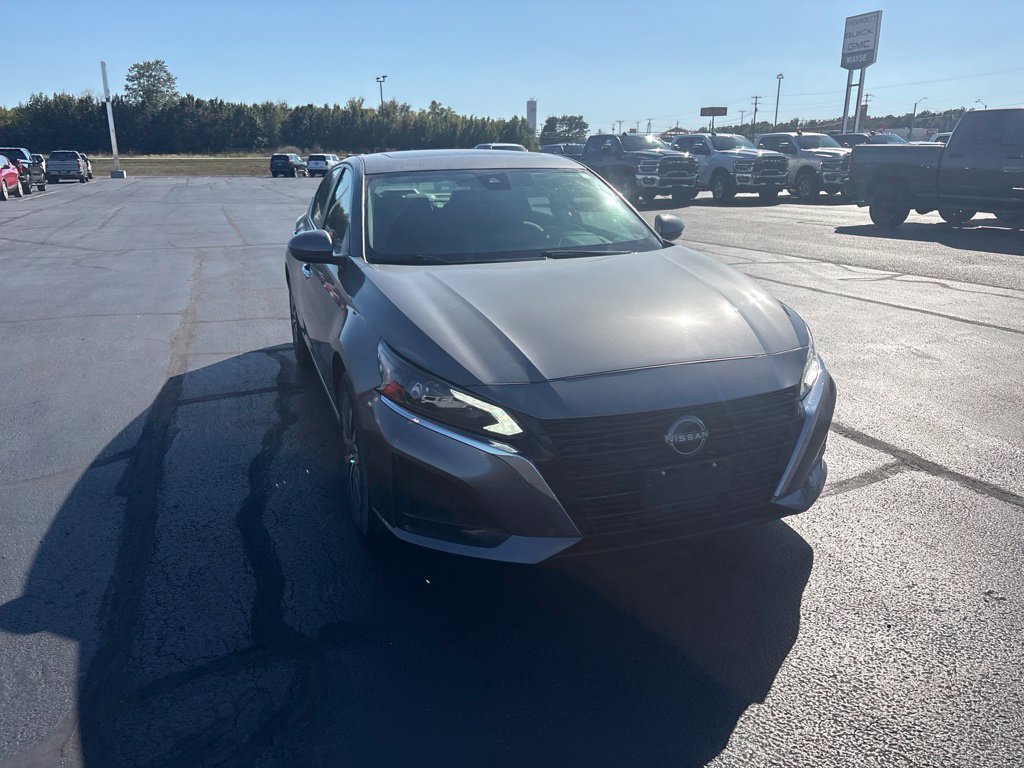 Used 2023 Nissan Altima 2.5 SV w/ SV Premium Package AWD/4WD image 8