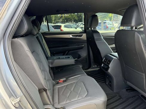 Used 2024 Volkswagen Atlas Cross Sport SE AWD/4WD image 12