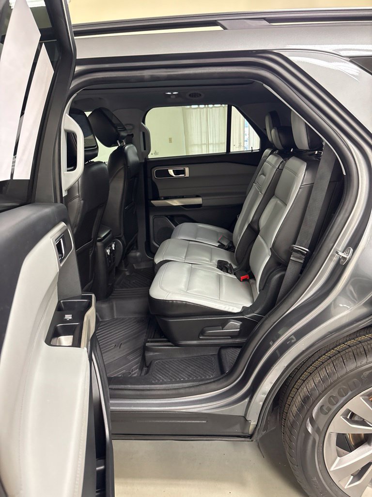 Used 2021 Ford Explorer XLT w/ Equipment Group 202A AWD/4WD image 21