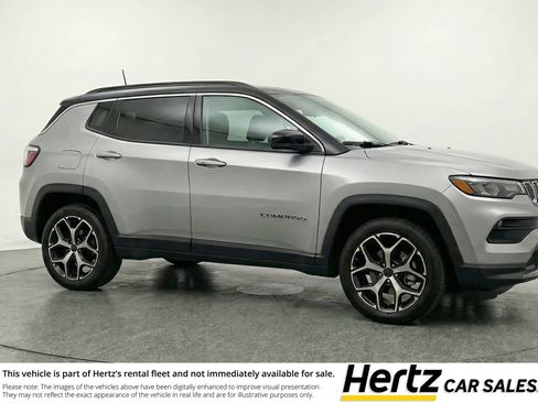 Used 2025 Jeep Compass Limited image 1