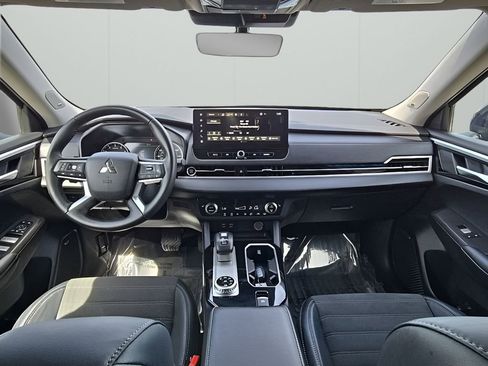 Used 2025 Mitsubishi Outlander SE AWD/4WD image 22