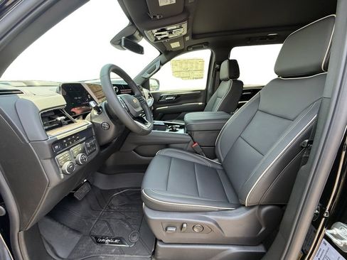 New 2026 Chevrolet Suburban Premier w/ Sun And Tow Package AWD/4WD image 9
