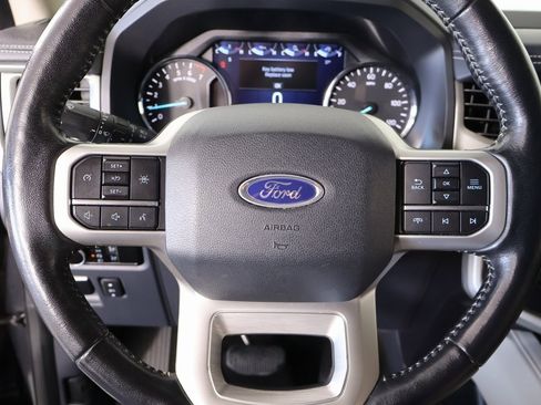 Used 2023 Ford Expedition Max XLT image 3