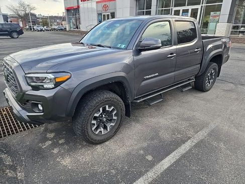Used 2022 Toyota Tacoma TRD Off-Road w/ Technology Package image 2