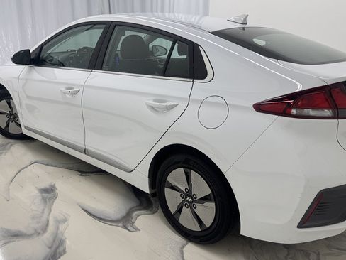 Used 2021 Hyundai Ioniq SE FWD image 6