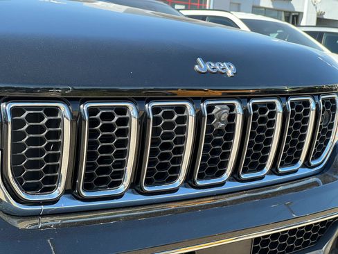 Used 2023 Jeep Grand Cherokee Overland w/ Adv Protech Group III AWD/4WD image 40