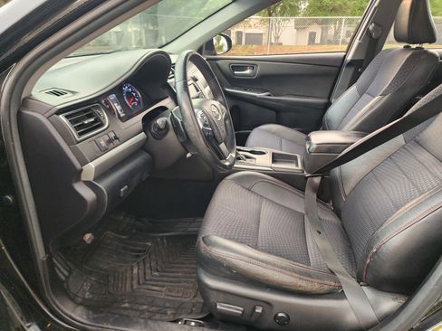 Used 2015 Toyota Camry SE FWD image 19