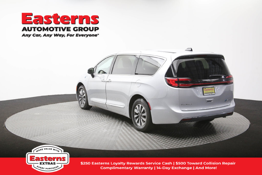 Used 2023 Chrysler Pacifica Limited FWD image 67