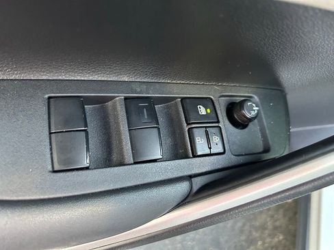 Used 2025 Toyota Corolla Cross LE FWD image 17