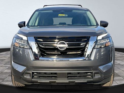 Certified 2024 Nissan Pathfinder SV image 4