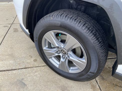 Used 2022 Toyota RAV4 XLE image 24