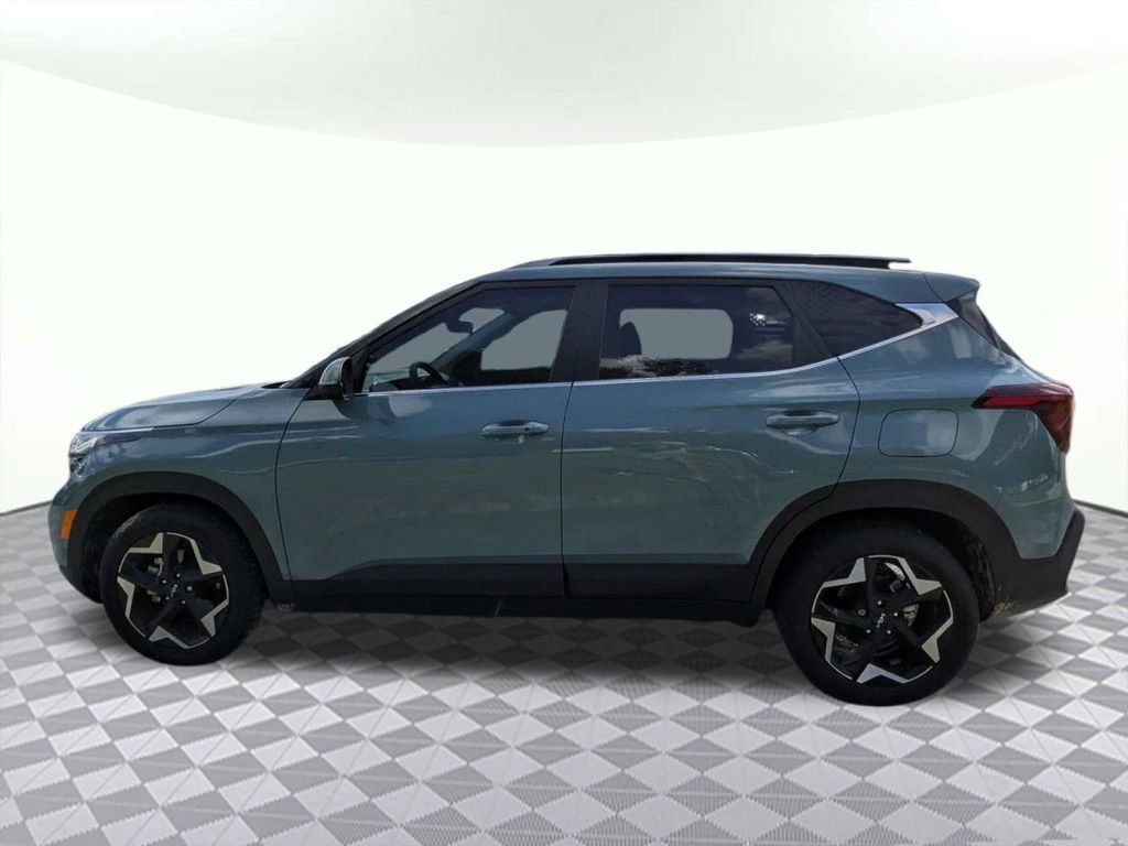 Used 2025 Kia Seltos EX FWD image 6