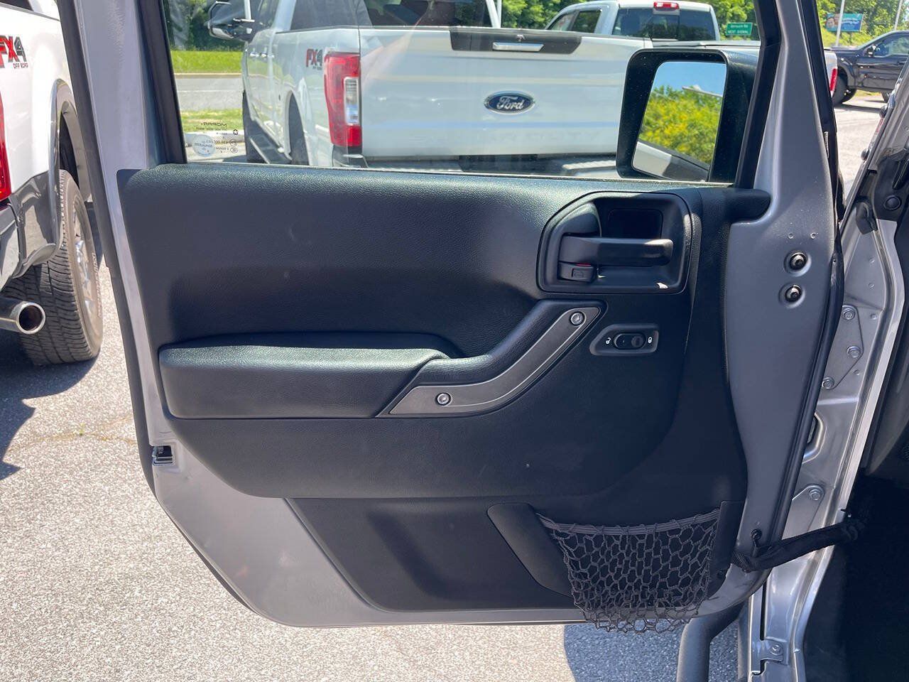 Used 2017 Jeep Wrangler Unlimited Sport AWD/4WD image 18