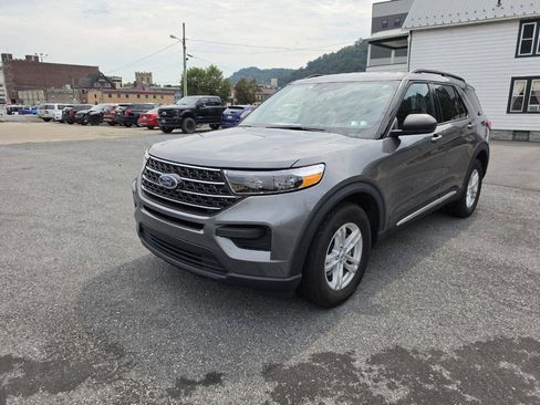 Used 2023 Ford Explorer XLT AWD/4WD image 5