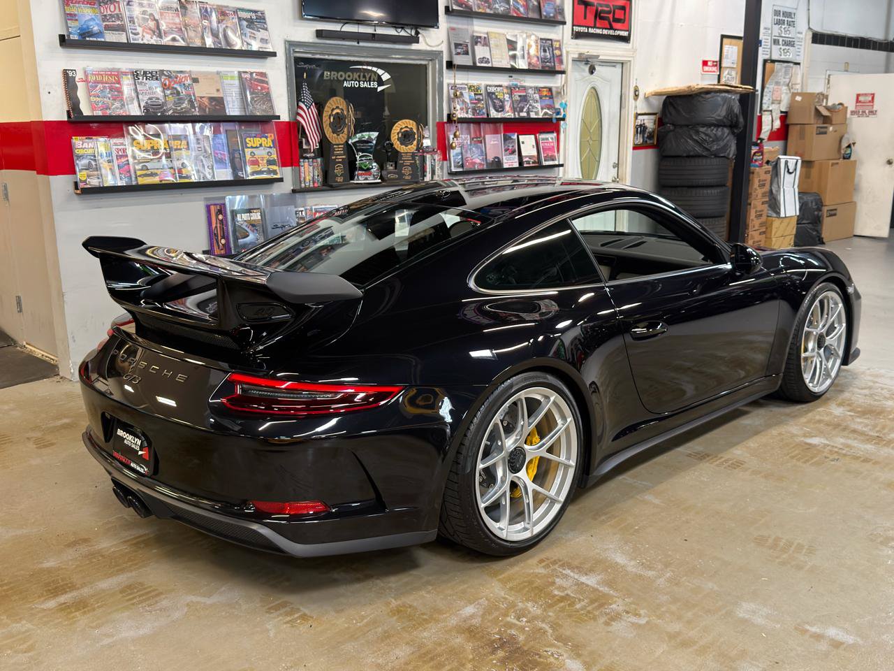 Used 2018 Porsche 911 GT3 RWD image 6
