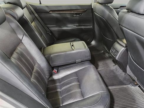 Used 2016 Lexus ES 350 Sedan w/ Luxury Package w/Wood Trim image 25