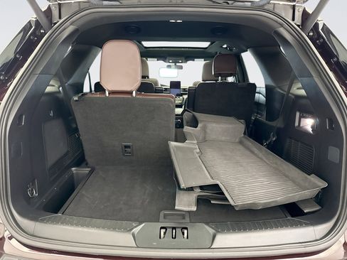 Used 2023 Ford Explorer Platinum w/ Premium Technology Package image 19