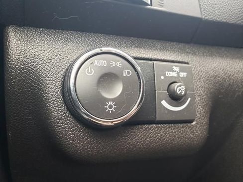 Used 2011 Chevrolet Traverse LT FWD image 27