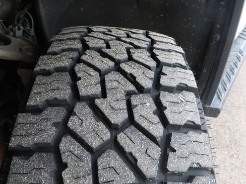 Certified 2023 GMC Sierra 1500 AT4X w/ AT4X AEV Edition image 17