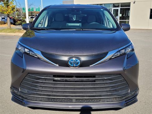 Used 2024 Toyota Sienna LE image 15