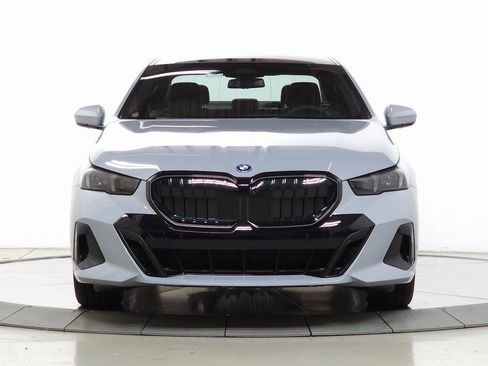 Used 2026 BMW 550e xDrive w/ Premium Package image 2