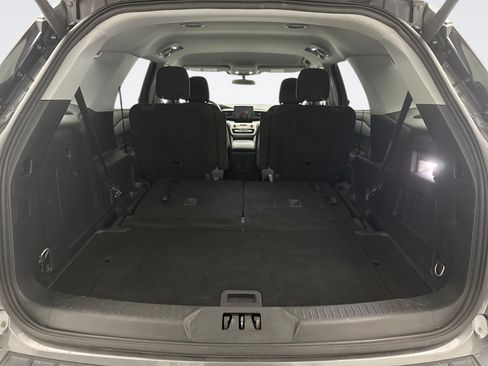 Used 2023 Ford Explorer XLT AWD/4WD image 21