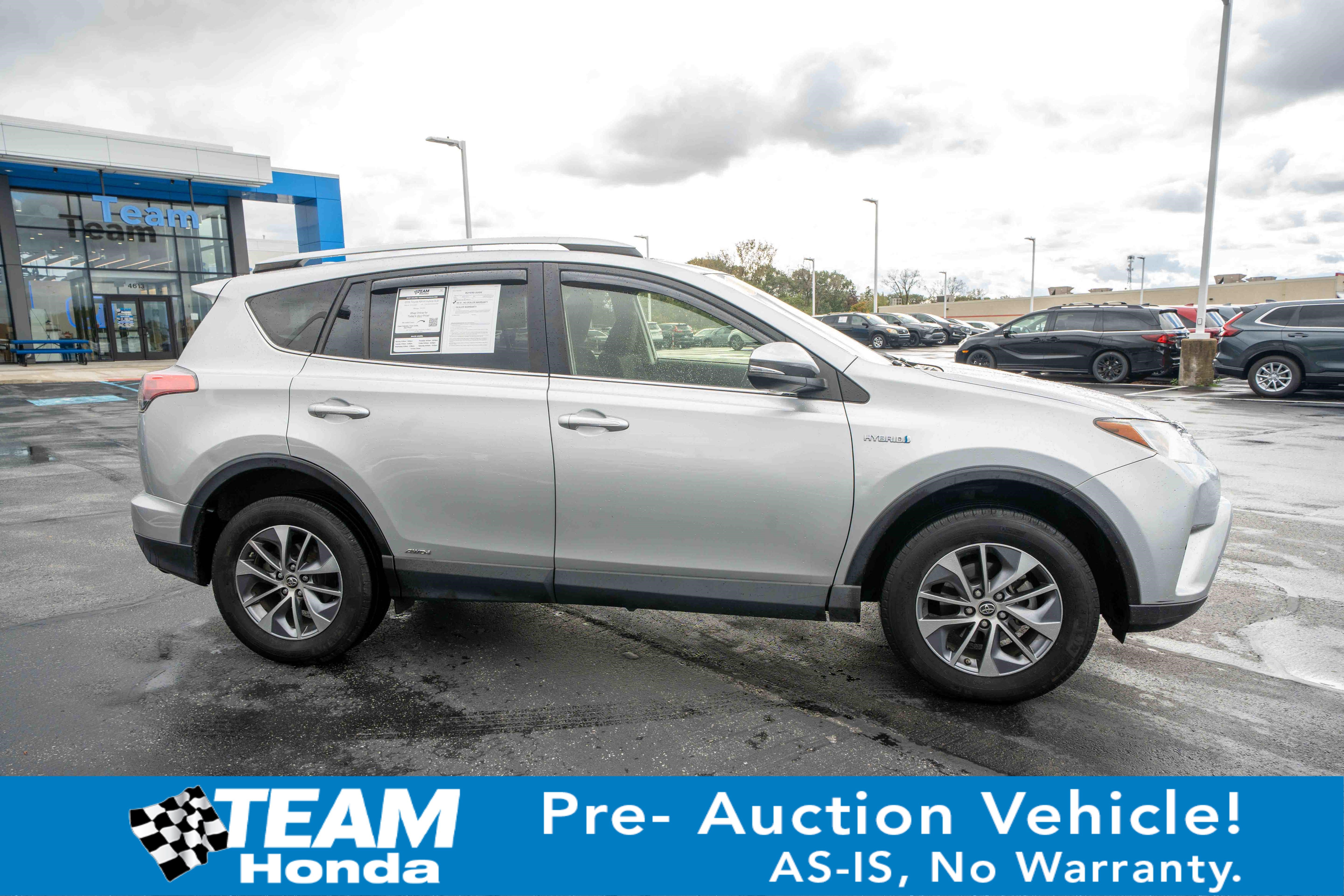 Used 2016 Toyota RAV4 XLE AWD/4WD image 1