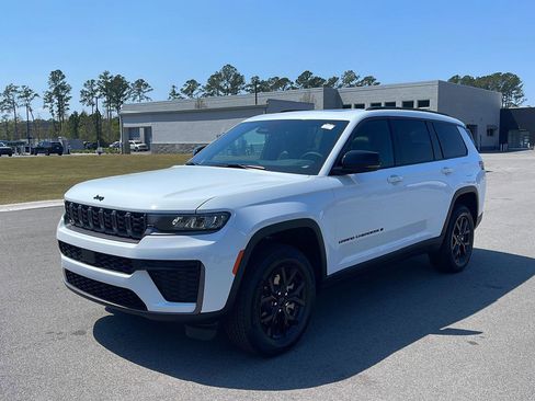 New 2026 Jeep Grand Cherokee L 4WD image 3