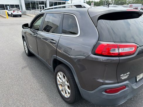 Used 2016 Jeep Cherokee Latitude AWD/4WD image 4