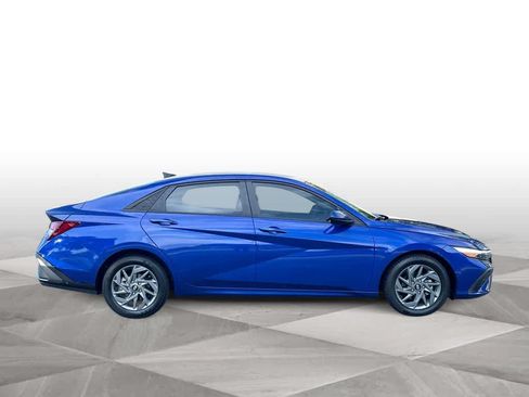 Used 2024 Hyundai Elantra SEL FWD image 9