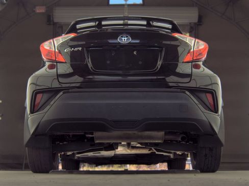 Used 2022 Toyota C-HR XLE FWD image 7