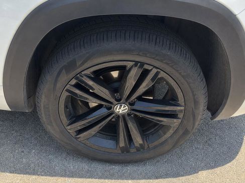 Used 2023 Volkswagen Atlas Cross Sport SEL R-Line AWD/4WD image 7