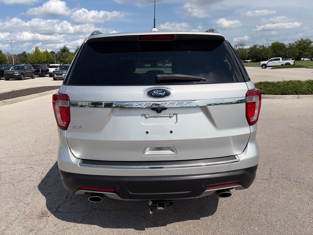 Used 2018 Ford Explorer XLT w/ Equipment Group 202A FWD image 6
