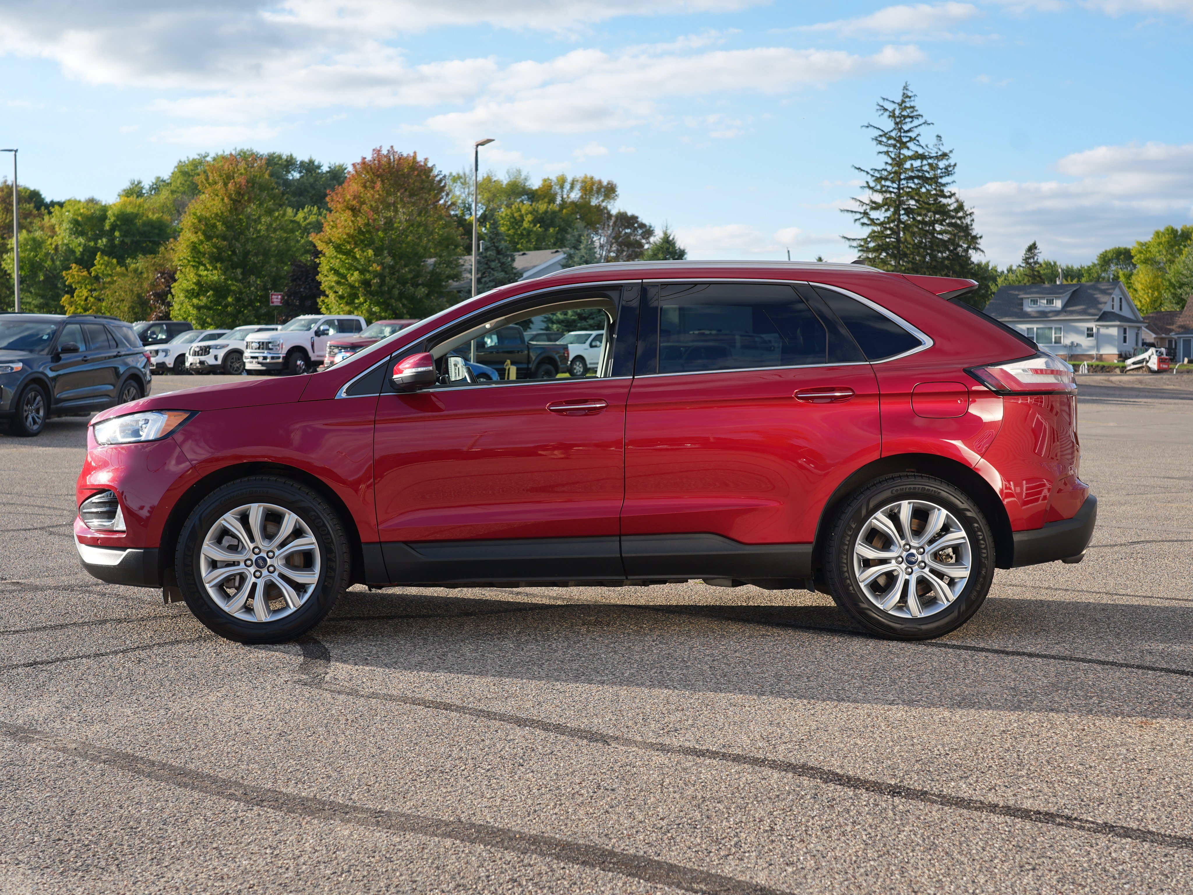 Used 2022 Ford Edge Titanium w/ Class II Trailer Tow Package AWD/4WD image 7