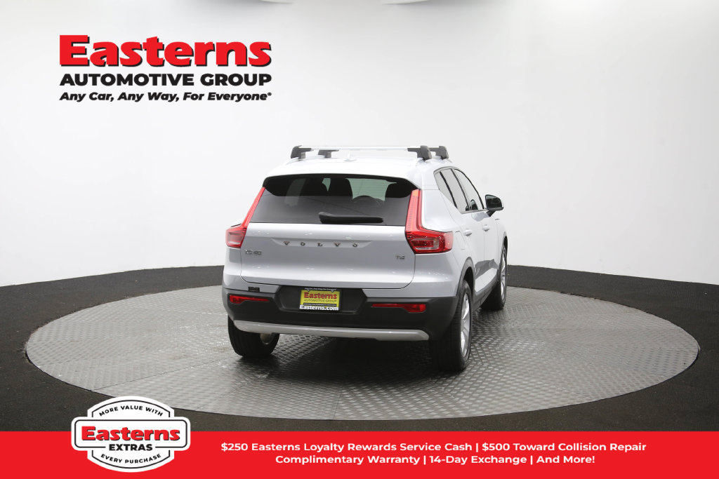 Used 2021 Volvo XC40 T4 Momentum FWD image 38