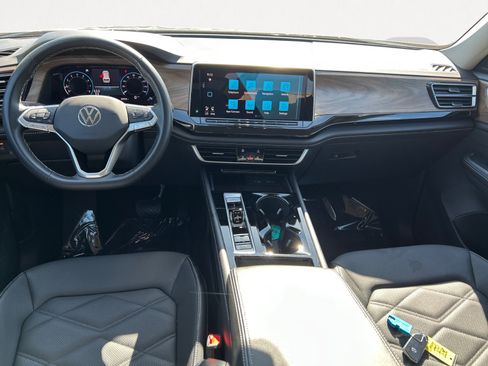 Used 2025 Volkswagen Atlas SE FWD image 3