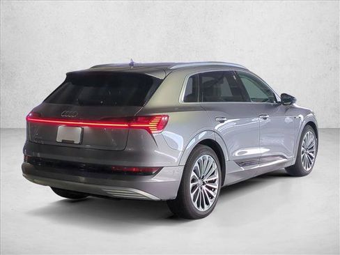 Used 2019 Audi e-tron Prestige w/ Prestige Package AWD/4WD image 5