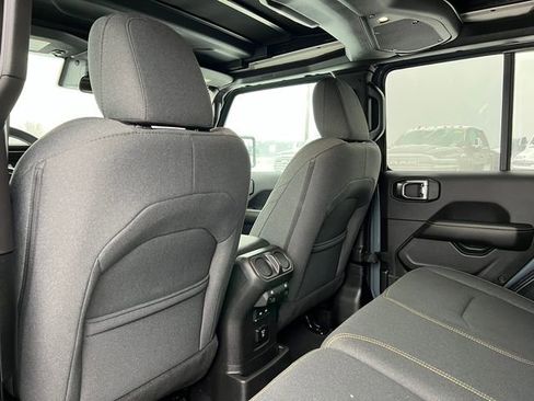 Used 2025 Jeep Wrangler Unlimited Sahara w/ Safety Group image 34