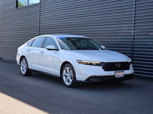 Used 2025 Honda Accord LX image 8