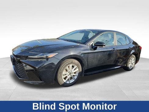Used 2025 Toyota Camry LE image 3