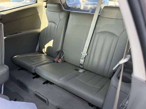 Used 2017 Chevrolet Traverse LT w/ Style and Technology Package image 18