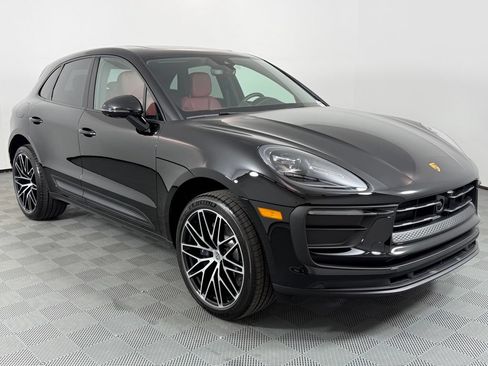 Certified 2026 Porsche Macan AWD/4WD image 9