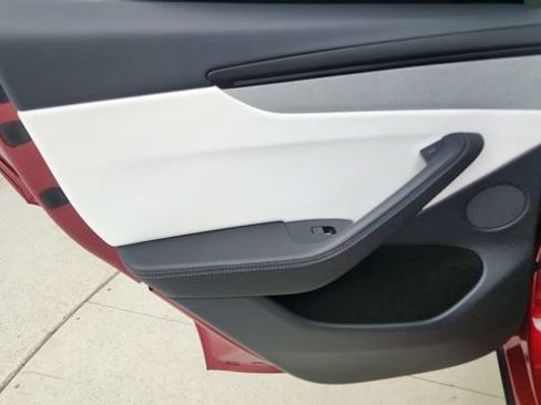 Used 2026 Tesla Model Y AWD image 31